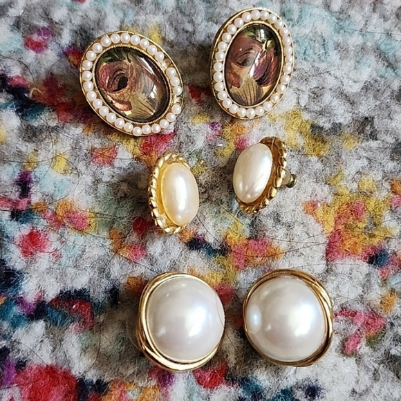 Set of 3 faux pearl vintage post earrings - Picture 1 of 8